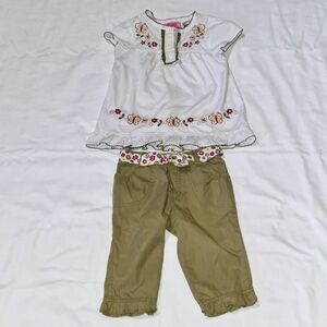 2 piece girls top and bottom Young Heart's outfit, Good Used Condition, flowers